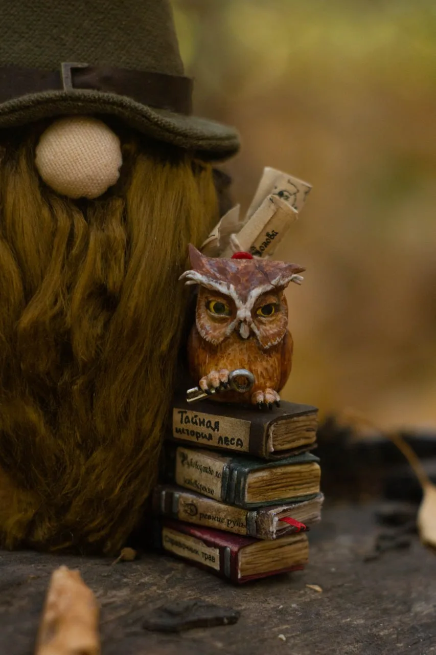 Do Not Open wax-sealed letter on the Archivist gnome hat — closeup