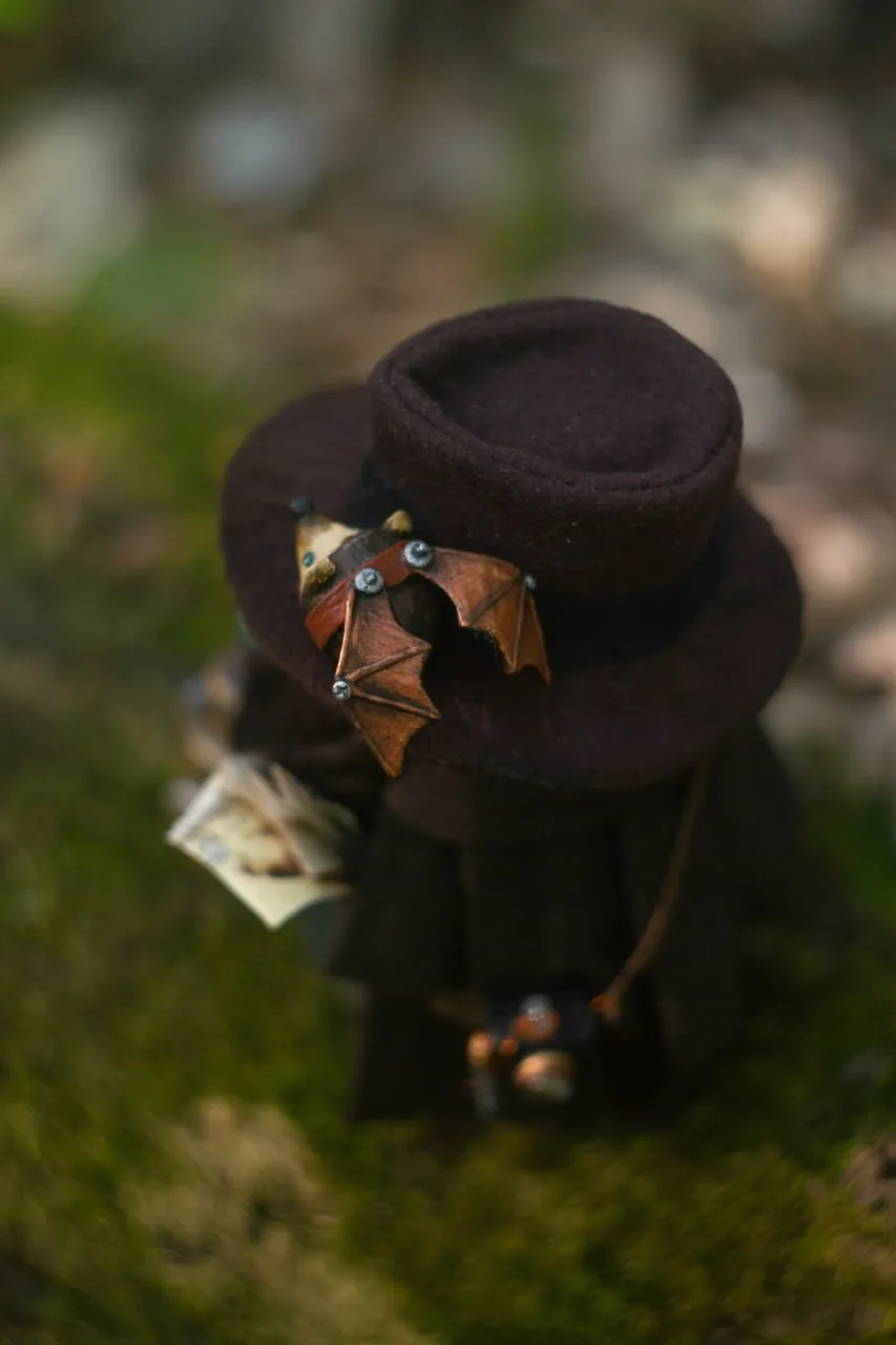 Gnome Explorer's hat with bat-shaped flyer for hedgehog Fyf — top view