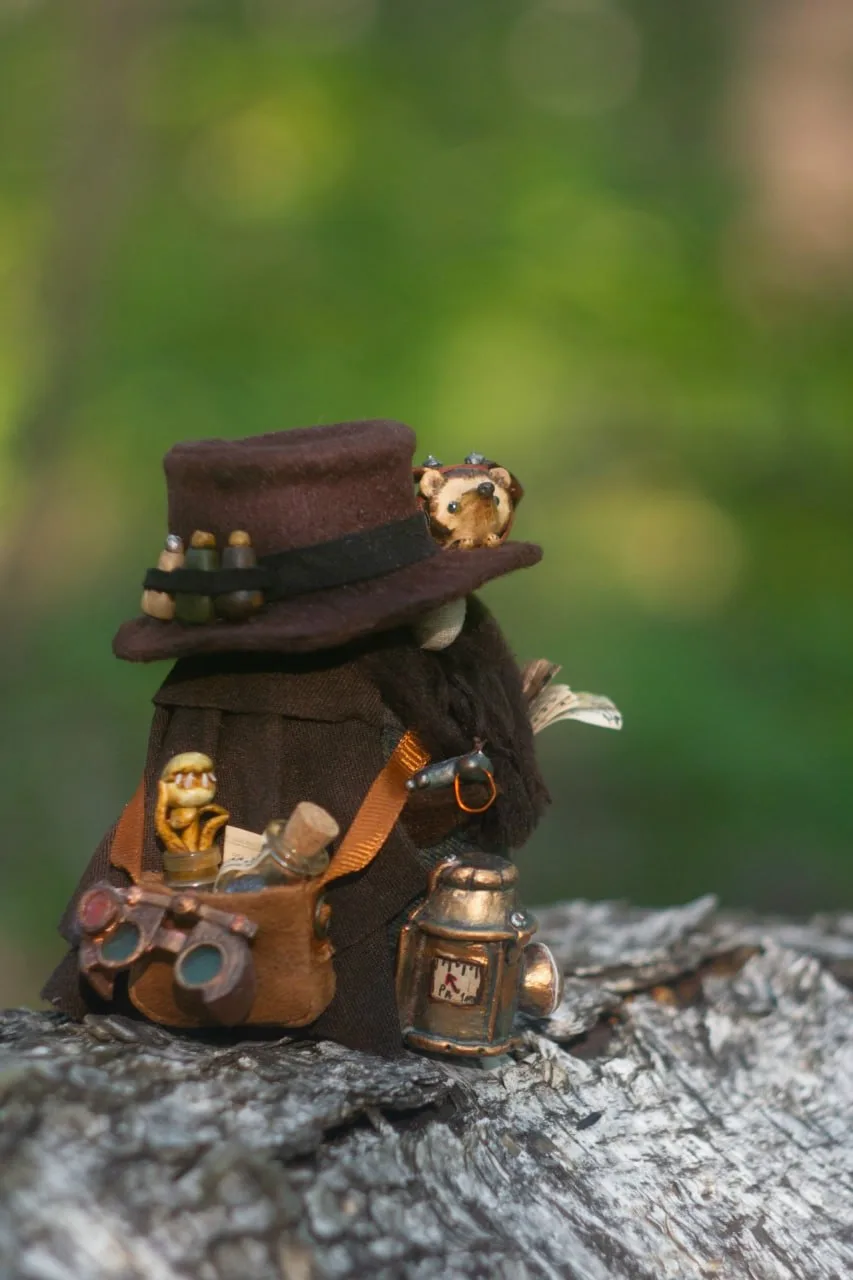 Gnome Explorer's suede bag with steampunk goggles, hedgehog Fyf and vials — rear view