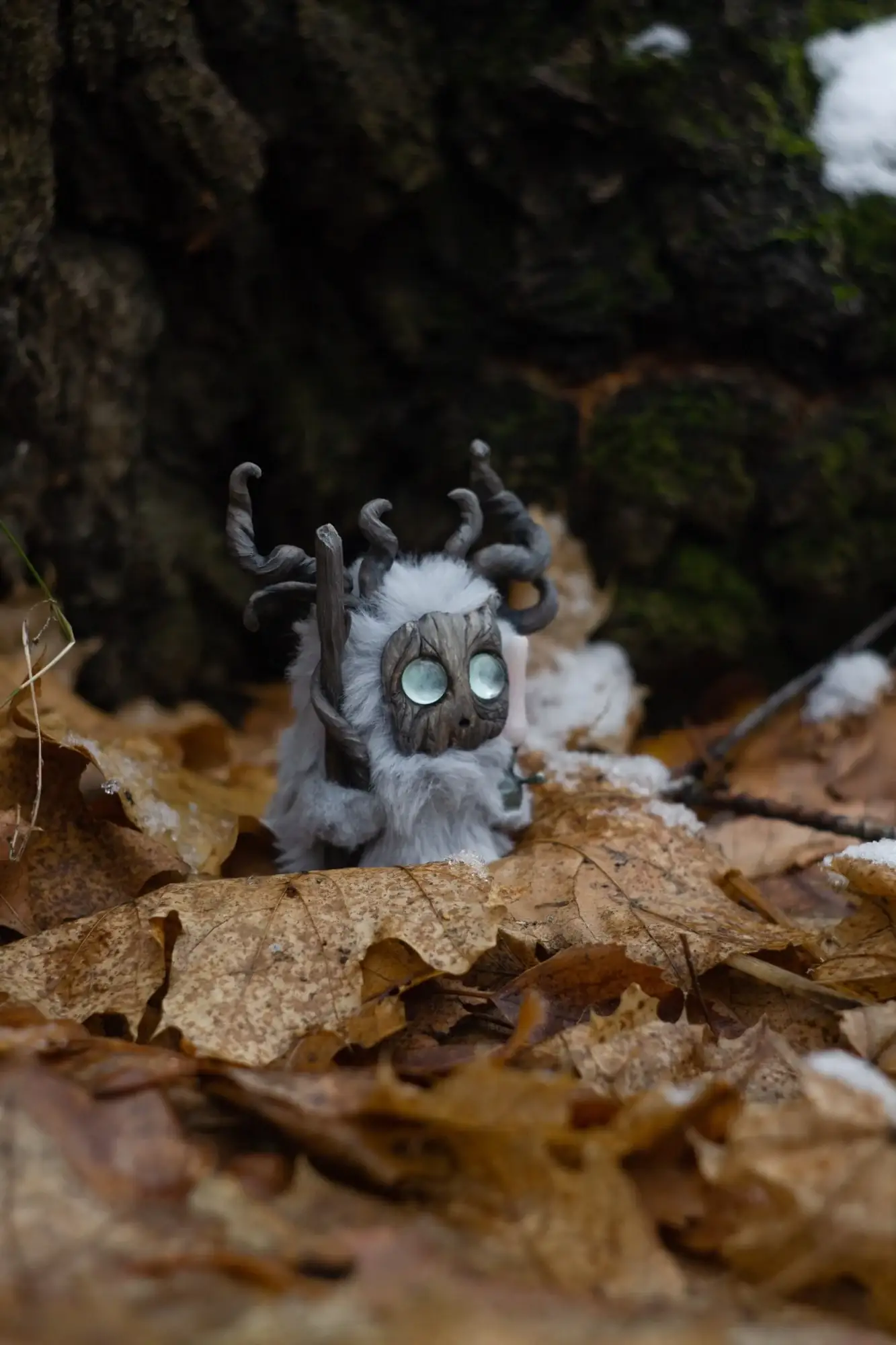 Echo of Fog — handmade white-grey wool Fluffy creature with curling antlers and moonstone eyes among autumn leaves | Gnomenlands
