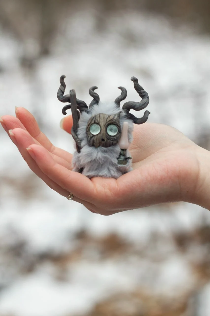 Echo of Fog fluffy — front close-up with moonstone eyes and carved pipe