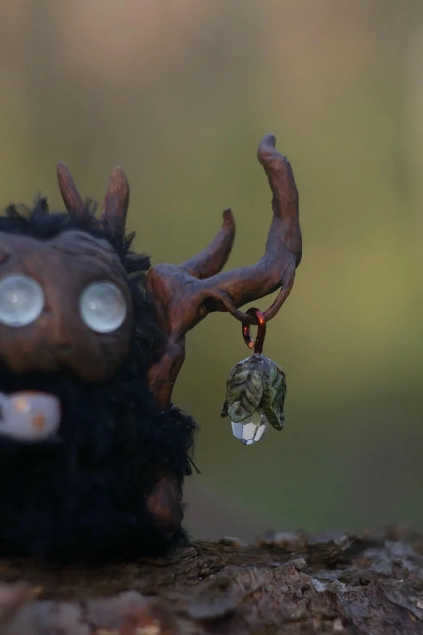 Evening Gazer fluffy — close-up of glass crystal lantern with green leaf crown on staff