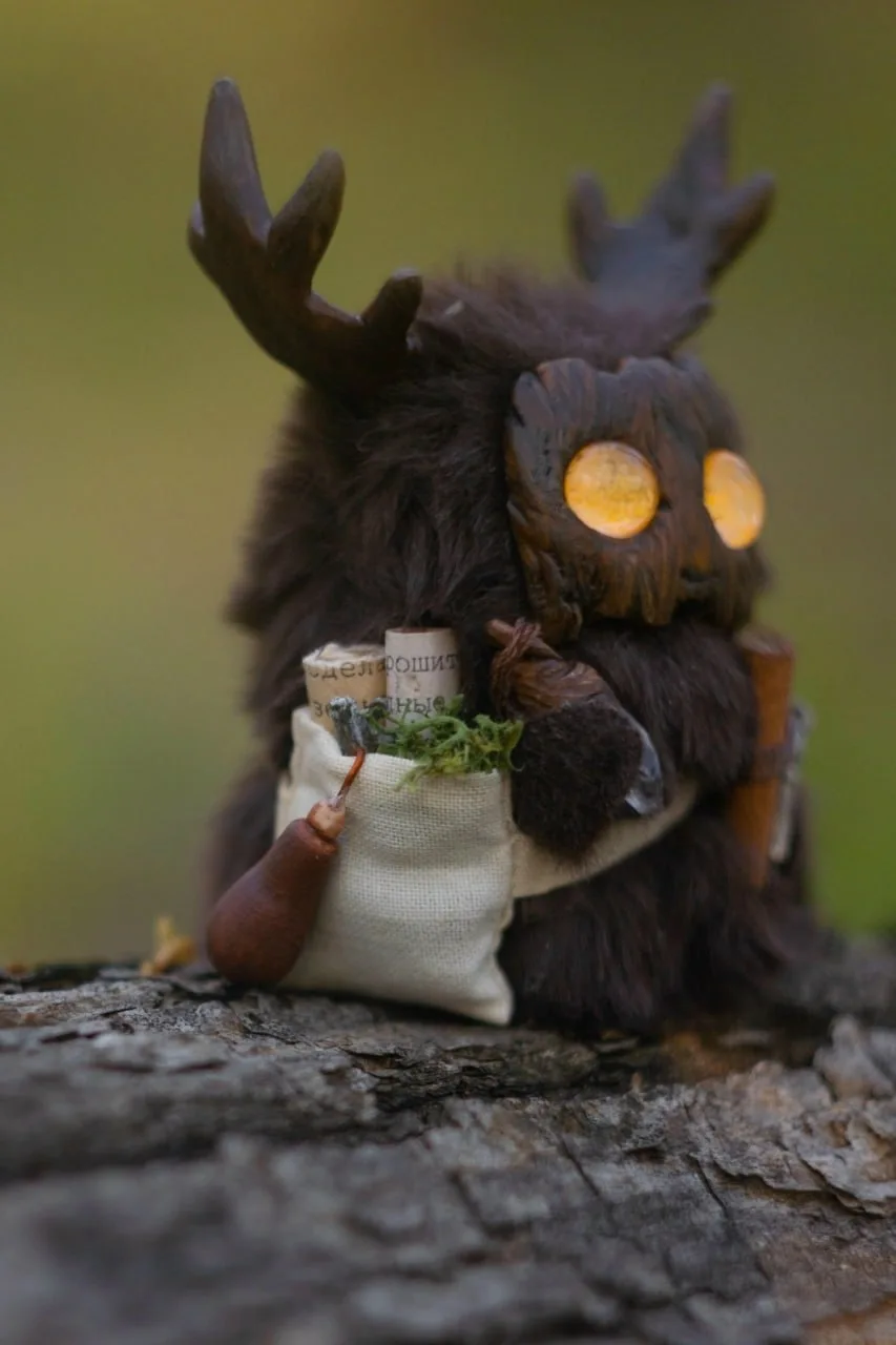 The Healer fluffy — close-up of herbal bag with remedies and ingredients