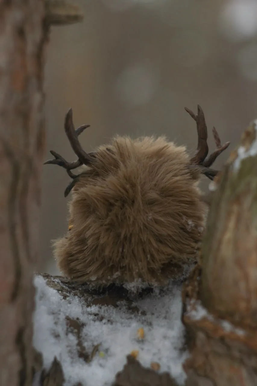 Nostalgia fluffy — back view showing brown wool and small antlers
