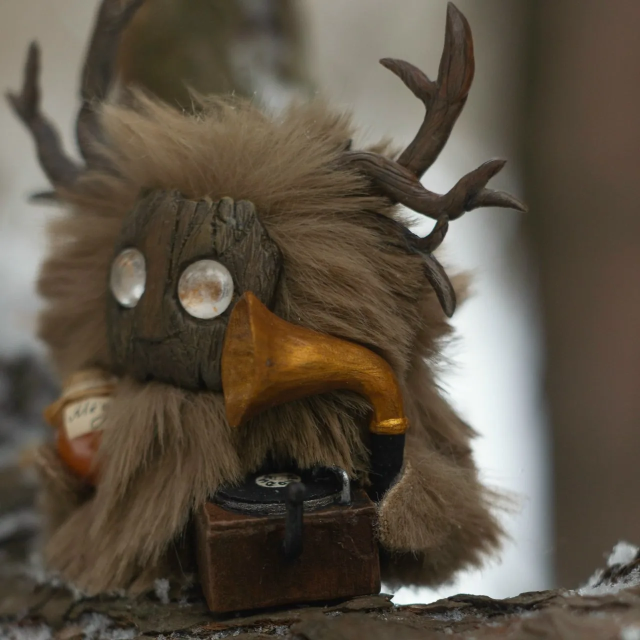 Nostalgia fluffy — close-up with gramophone horn detail