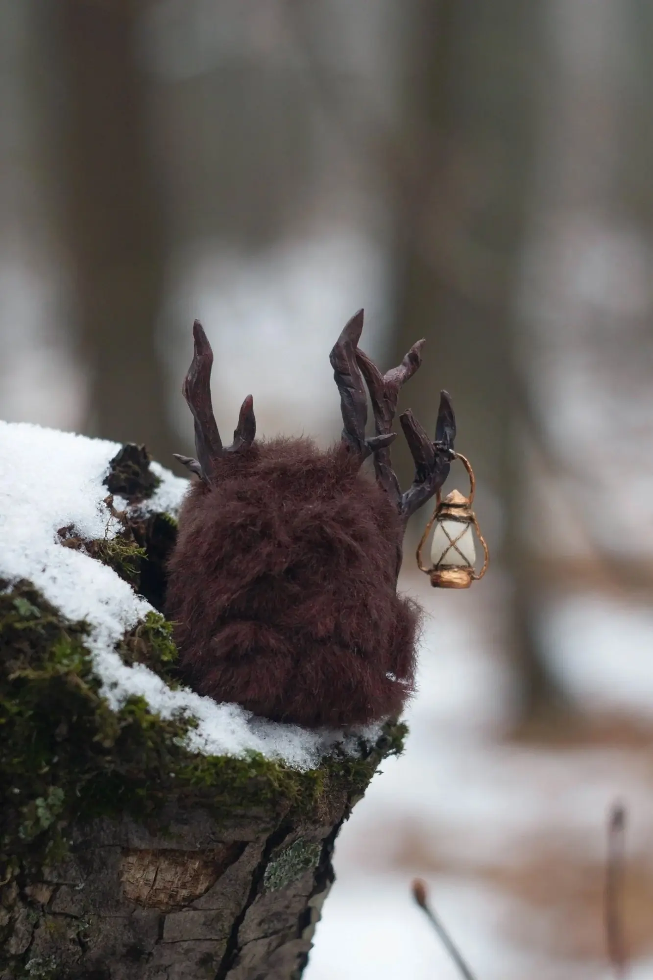 Storyteller fluffy — front close-up showing dark antlers and lantern detail