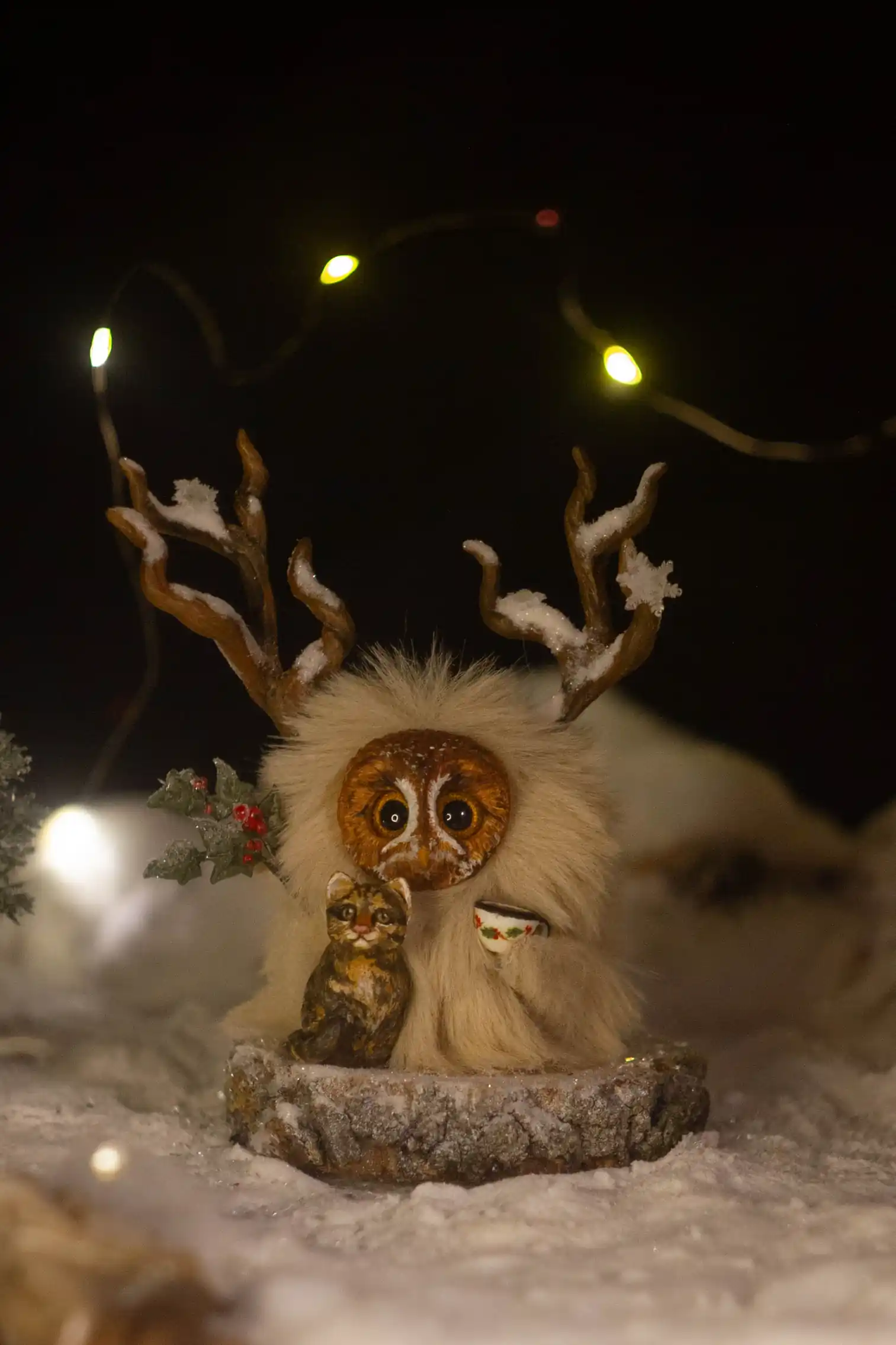 Warm Evening -- handmade creme brulee-coloured Fluffy with a sleeping cat and a cup of hot tea, decorated with a holly sprig | Gnomenlands, Winter Glow collection