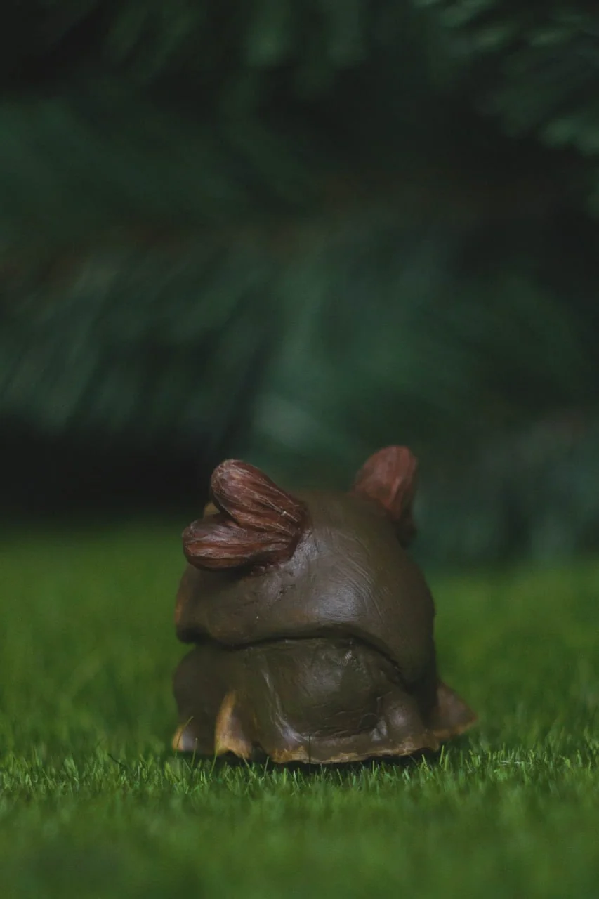 Forest Sprite Aragorn — back view, detailed ranger's cloak texture