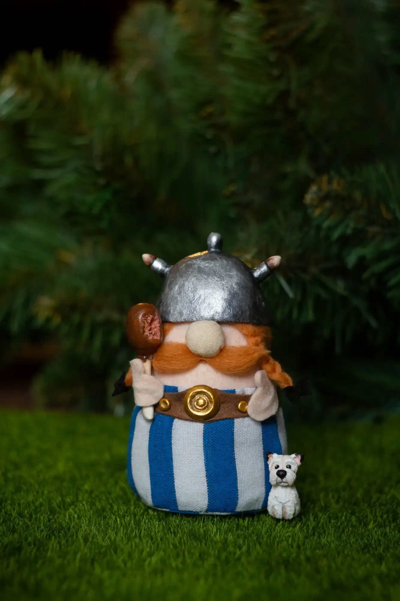Gnome Obelix — polymer-clay ham and gold belt buckle — closeup