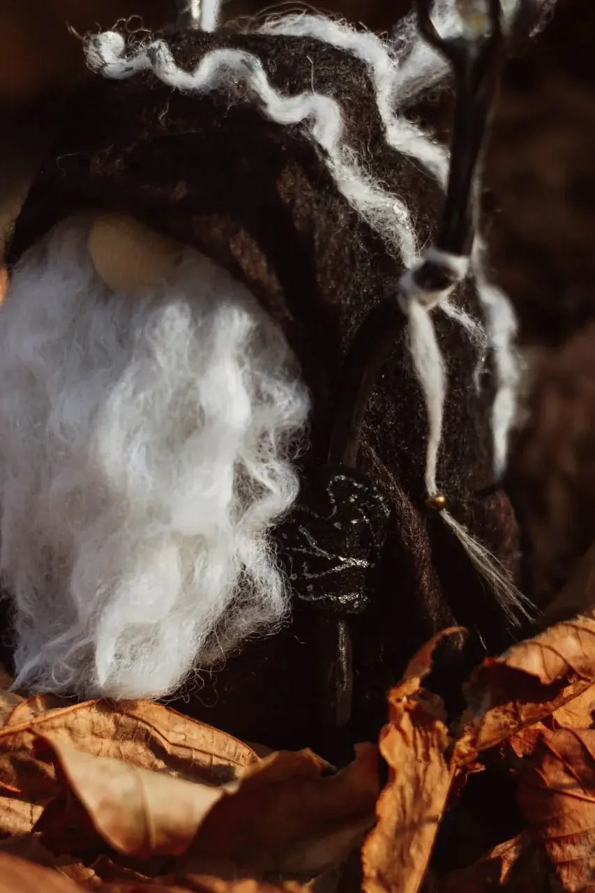 Gnome Raven Shaman's antlers — detail closeup