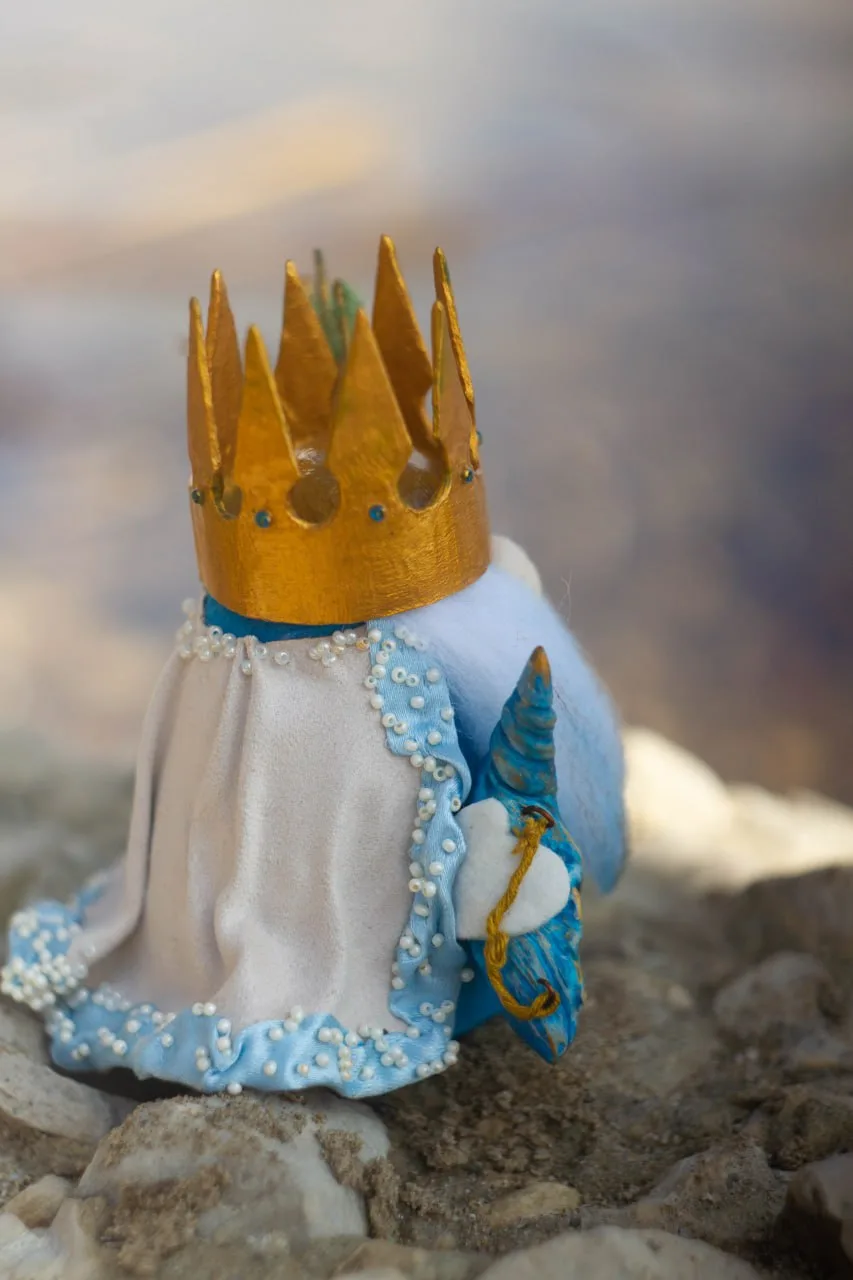 Sea lord gnome's pearl cloak and shell — rear closeup