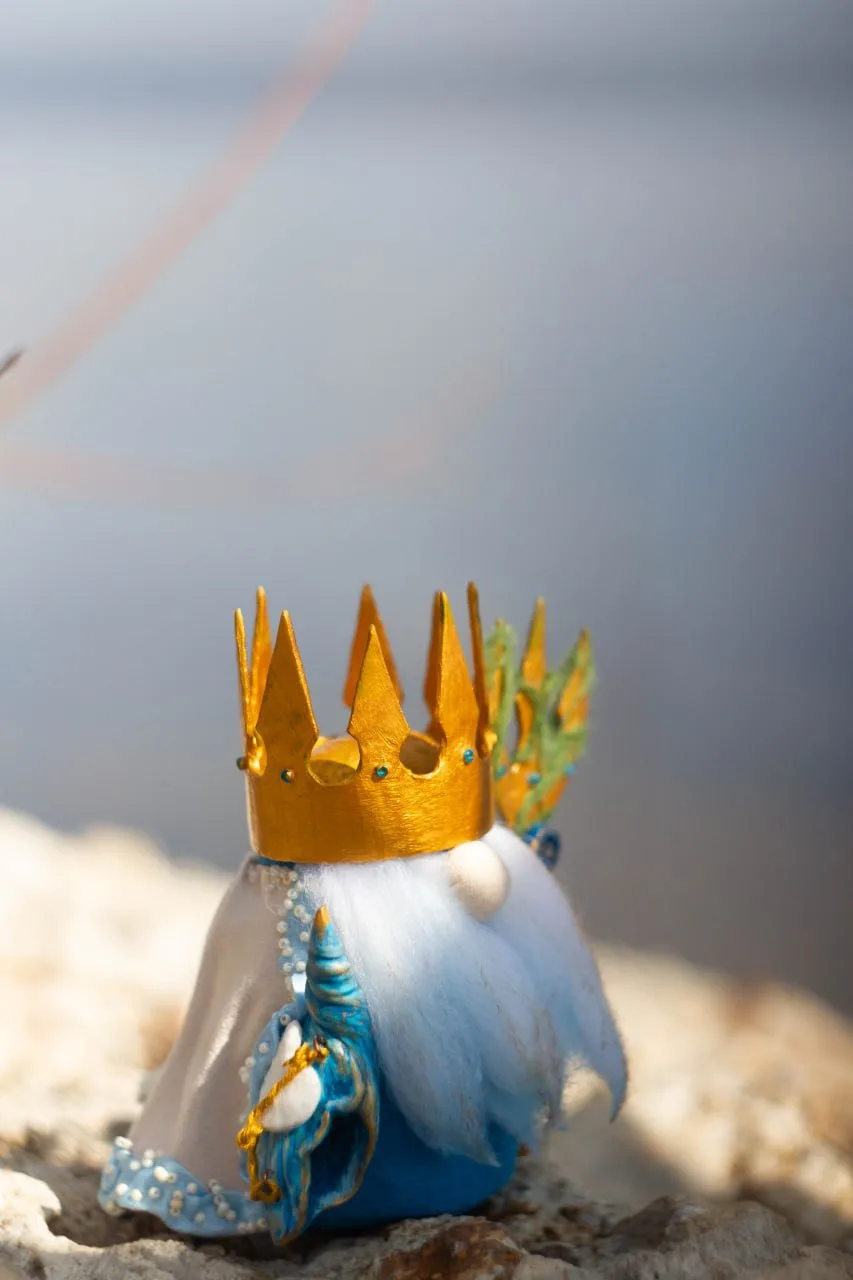 Gnome King of the Seas in golden crown with shell — side view
