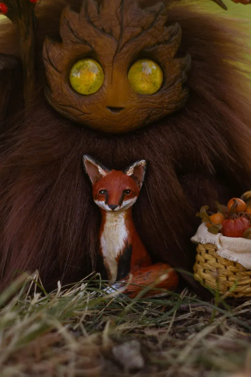 Autumn oak leaves on Wood Spirit Mabon Rustle antlers — handmade polymer clay in russet, terracotta and burgundy tones, artisan miniature collectible detail