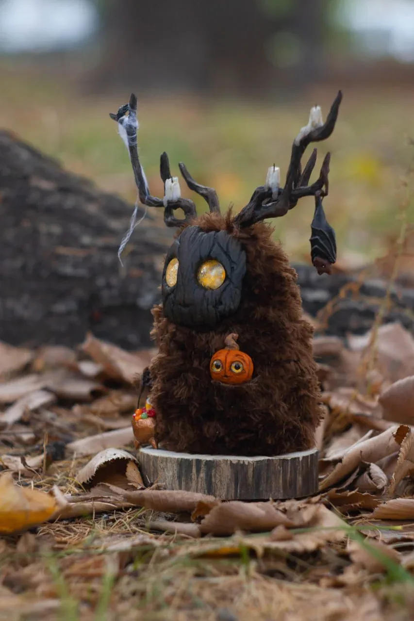 Wood Spirit Samhain Whisper — front view, dark faux fur body with carved wooden mask and glowing amber glass eyes, Samhain festival spirit figurine